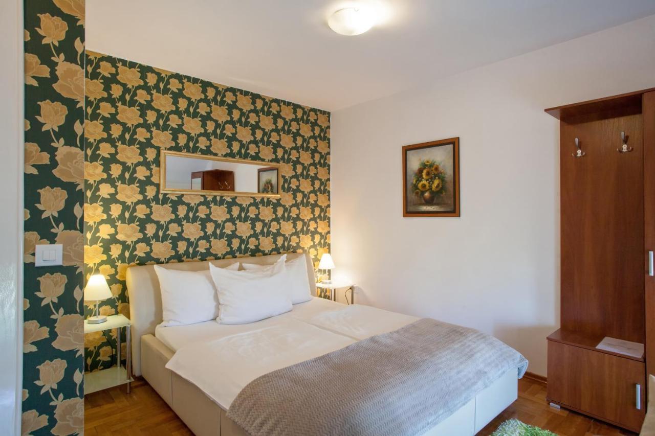 Vila Rosa Vukovar Bed & Breakfast Bagian luar foto