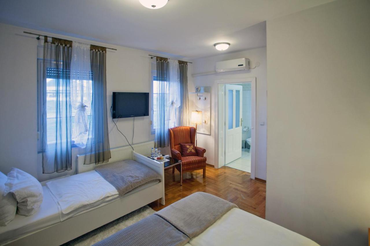 Vila Rosa Vukovar Bed & Breakfast Bagian luar foto