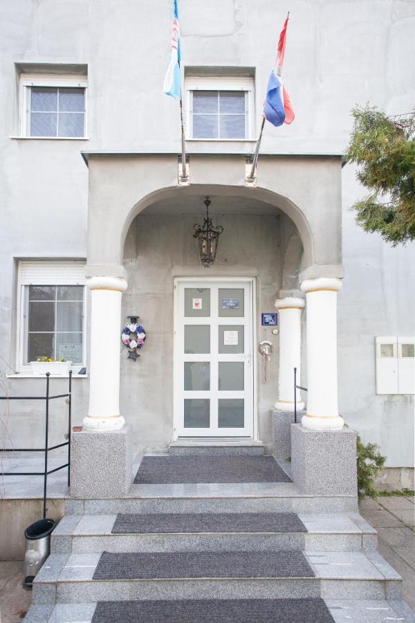 Vila Rosa Vukovar Bed & Breakfast Bagian luar foto
